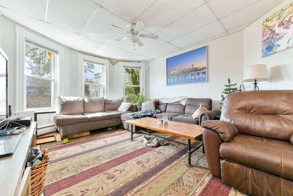 4 bed, 1 bath apartment for rent at 748 E 3rd Unit 2, South Boston — photo 3 of 16