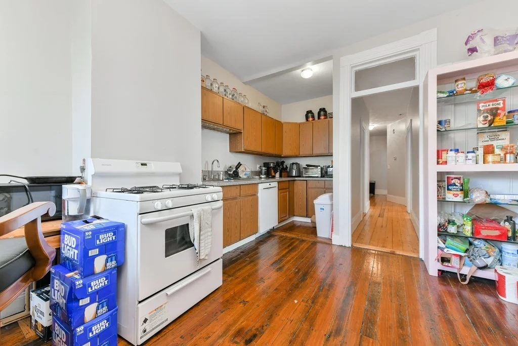 4 bed, 1 bath apartment for rent at 748 E 3rd Unit 2, South Boston — photo 6 of 16