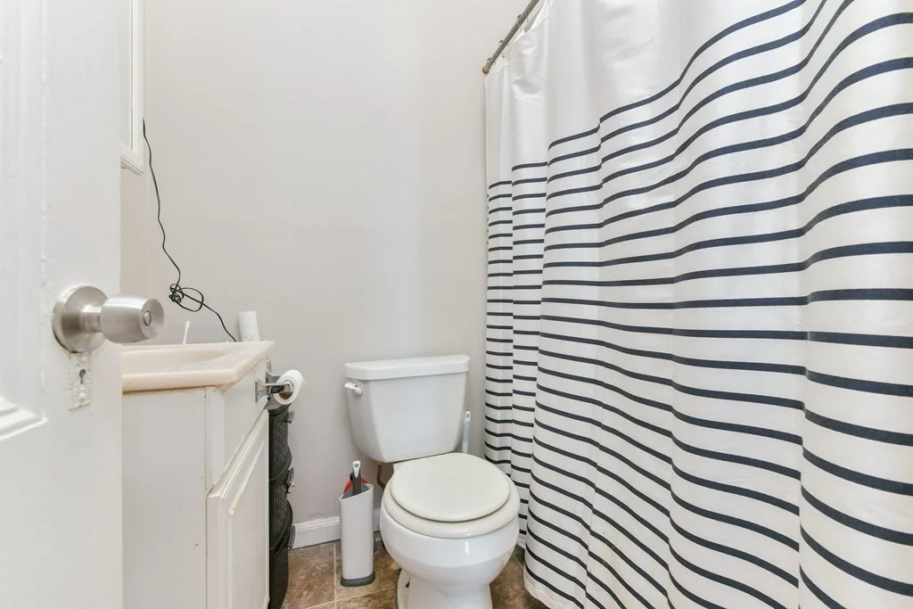 4 bed, 1 bath apartment for rent at 748 E 3rd Unit 2, South Boston — photo 12 of 16