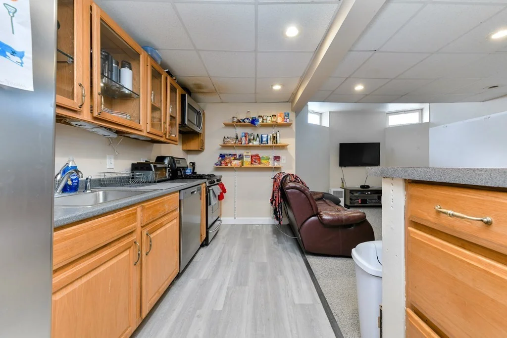 3 bed, 1 bath apartment for rent at 748 E 3rd Unit A, South Boston — photo 2 of 16