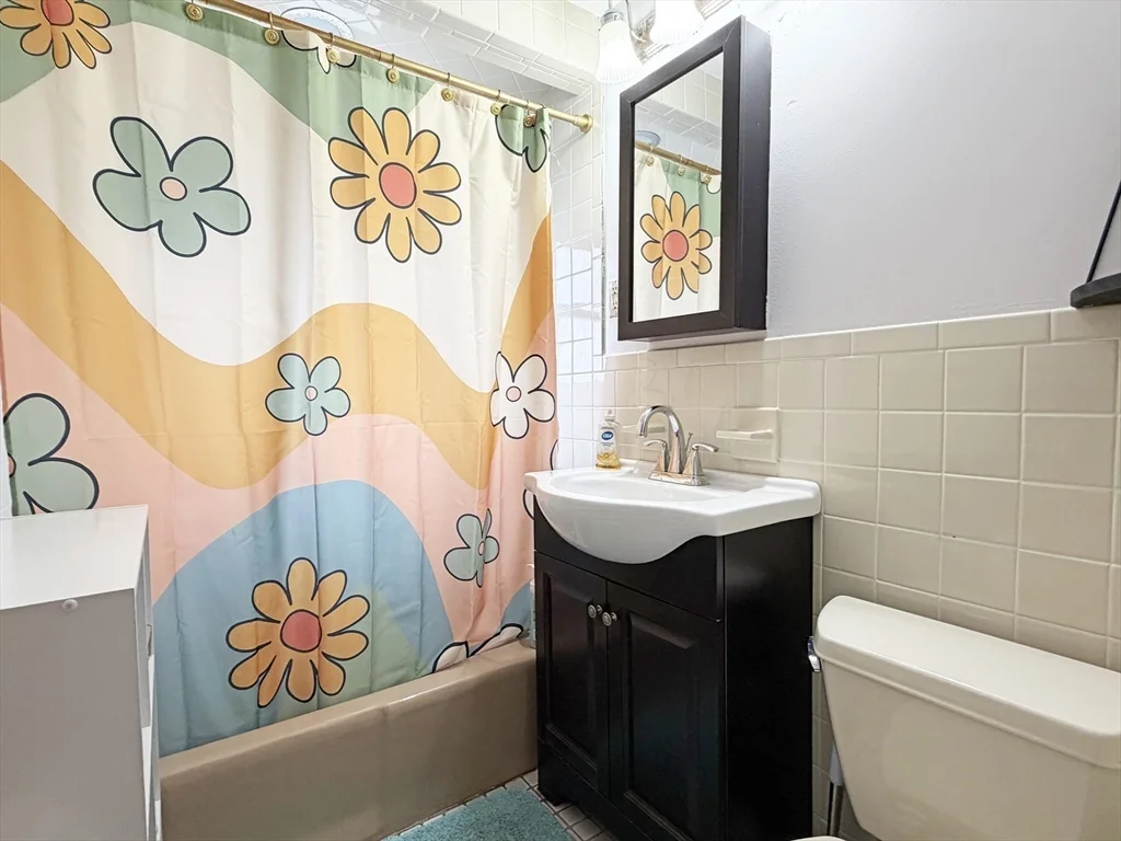 3 bed, 2 bath apartment for rent at 75-77 Dale St Unit 77, Waltham — photo 12 of 17
