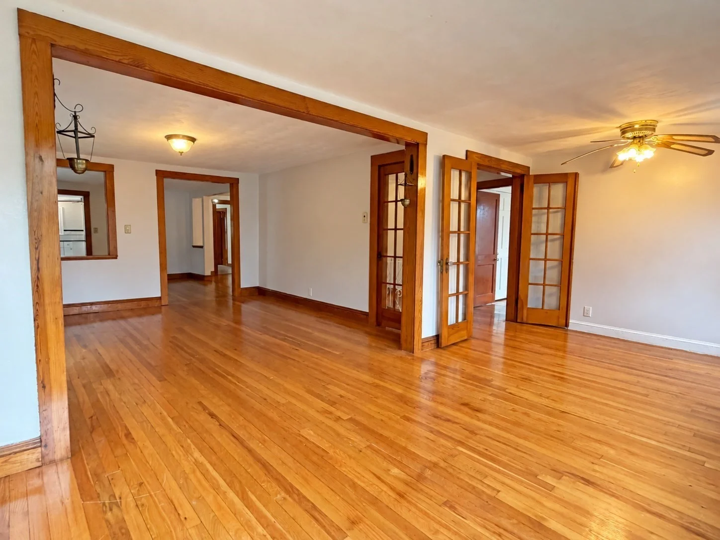 3 bed, 2 bath apartment for rent at 75-77 Dale St Unit 77, Waltham — photo 4 of 21