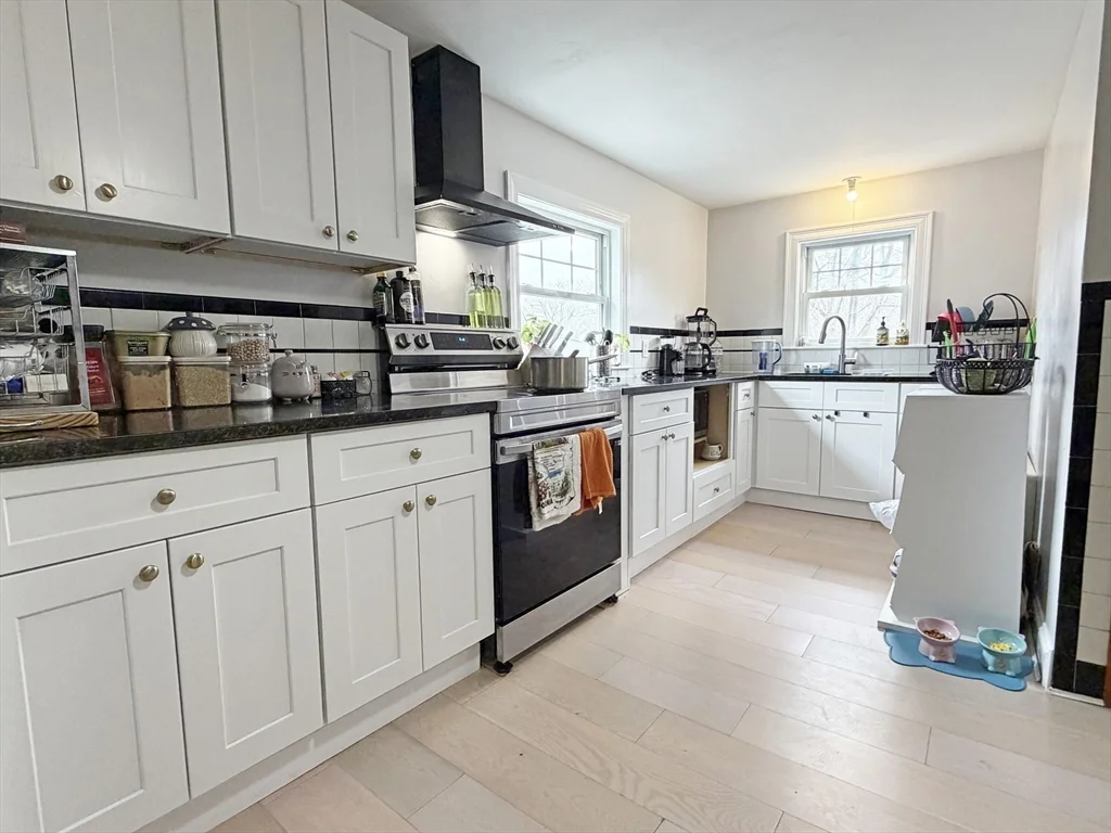 3 bed, 2 bath apartment for rent at 75-77 Dale St Unit 77, Waltham — photo 8 of 17