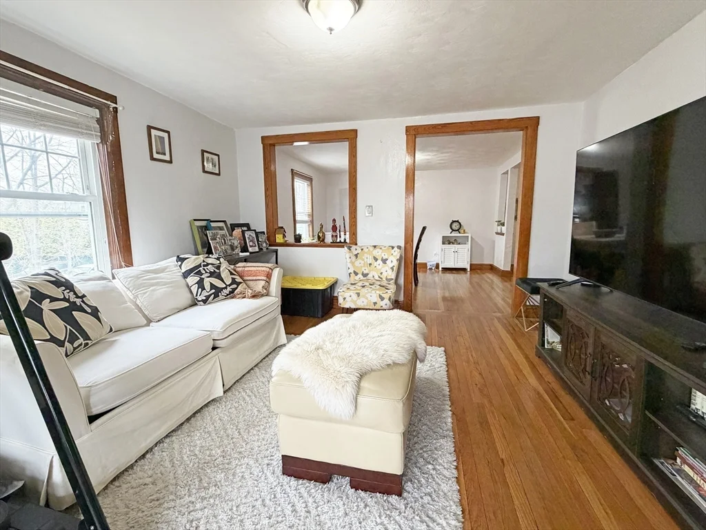 3 bed, 2 bath apartment for rent at 75-77 Dale St Unit 77, Waltham — photo 2 of 17