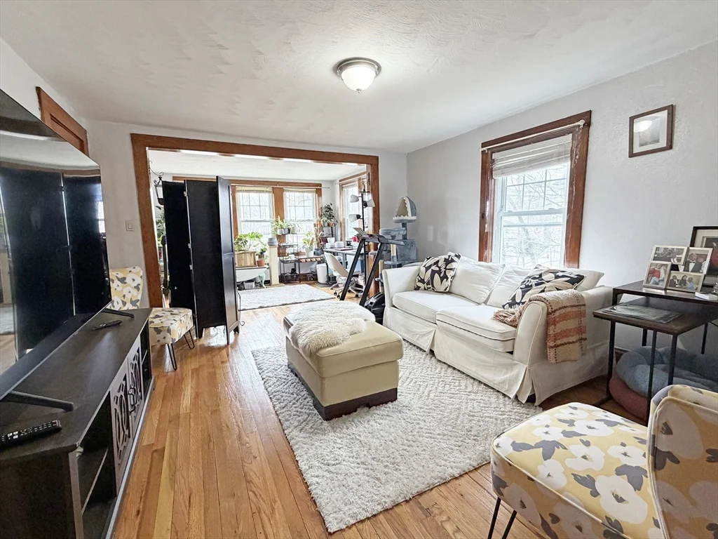 3 bed, 2 bath apartment for rent at 75-77 Dale St Unit 77, Waltham — photo 1 of 17