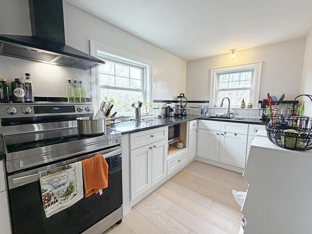 3 bed, 2 bath apartment for rent at 75-77 Dale St Unit 77, Waltham — photo 7 of 17
