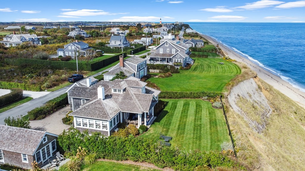 3 bed, 2 bath apartment for rent at 75 Baxter Rd, Nantucket — photo 23 of 24