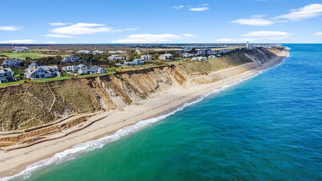 3 bed, 2 bath apartment for rent at 75 Baxter Rd, Nantucket — photo 21 of 24