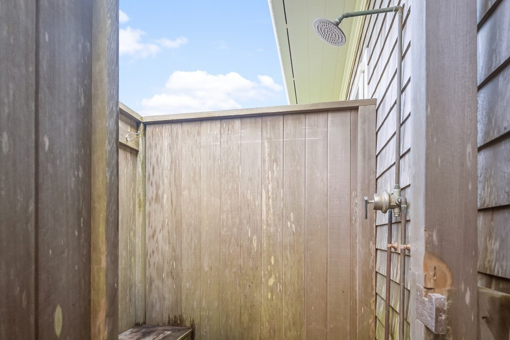 3 bed, 2 bath apartment for rent at 75 Baxter Rd, Nantucket — photo 19 of 24