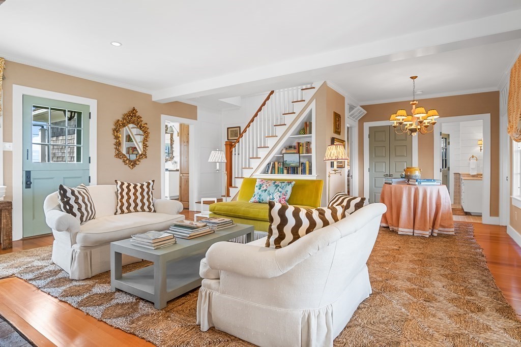 3 bed, 2 bath apartment for rent at 75 Baxter Rd, Nantucket — photo 5 of 24