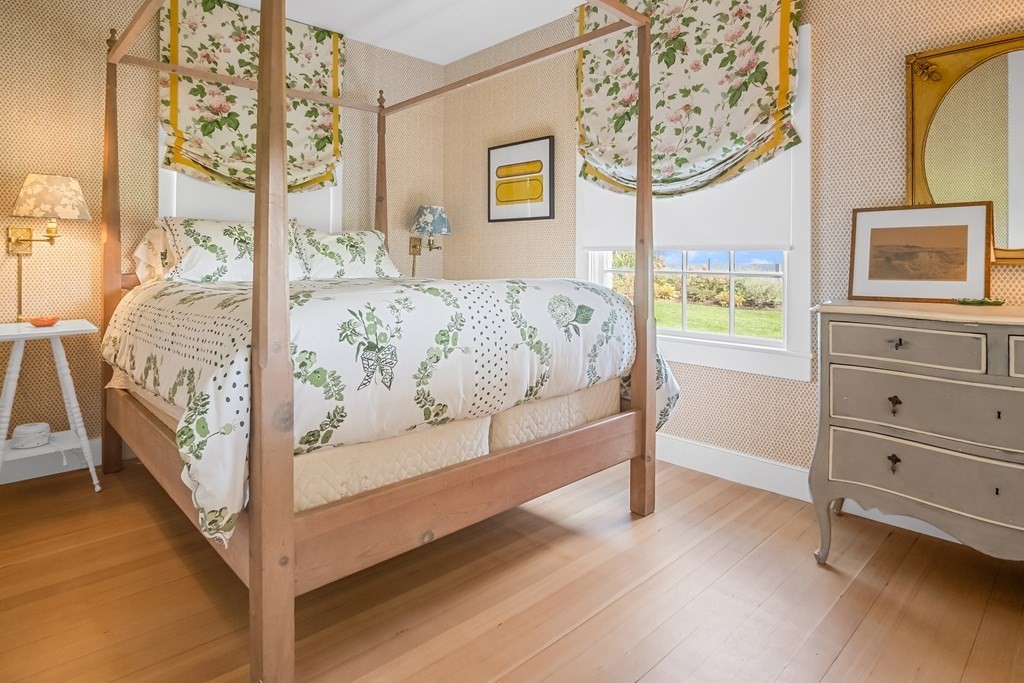3 bed, 2 bath apartment for rent at 75 Baxter Rd, Nantucket — photo 14 of 24