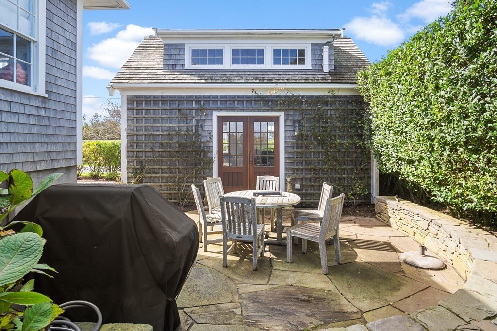 3 bed, 2 bath apartment for rent at 75 Baxter Rd, Nantucket — photo 20 of 24