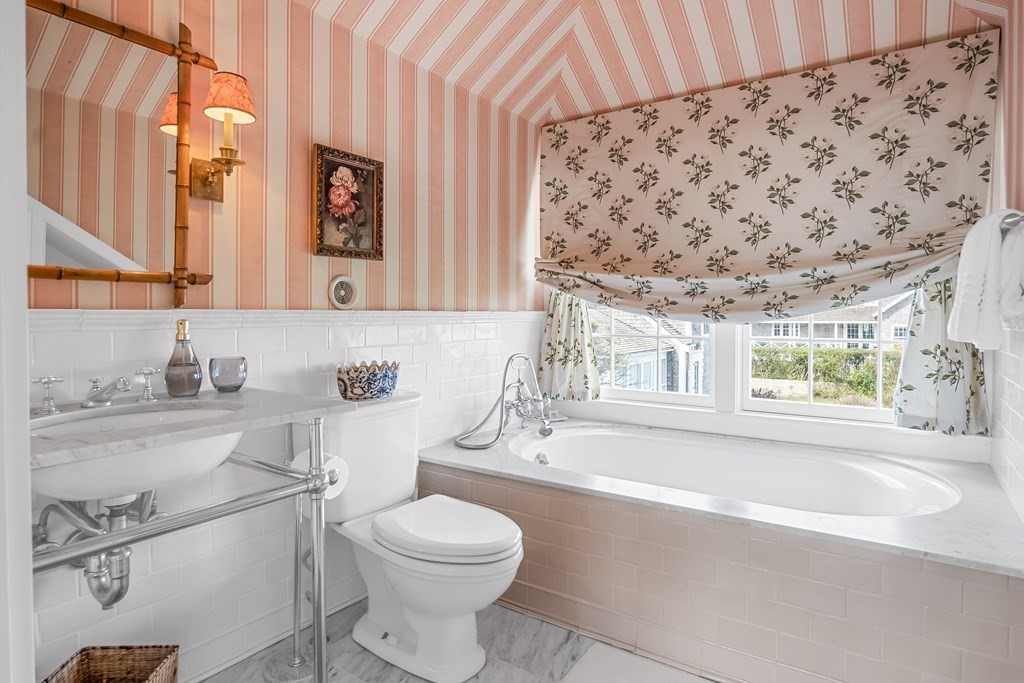 3 bed, 2 bath apartment for rent at 75 Baxter Rd, Nantucket — photo 13 of 24