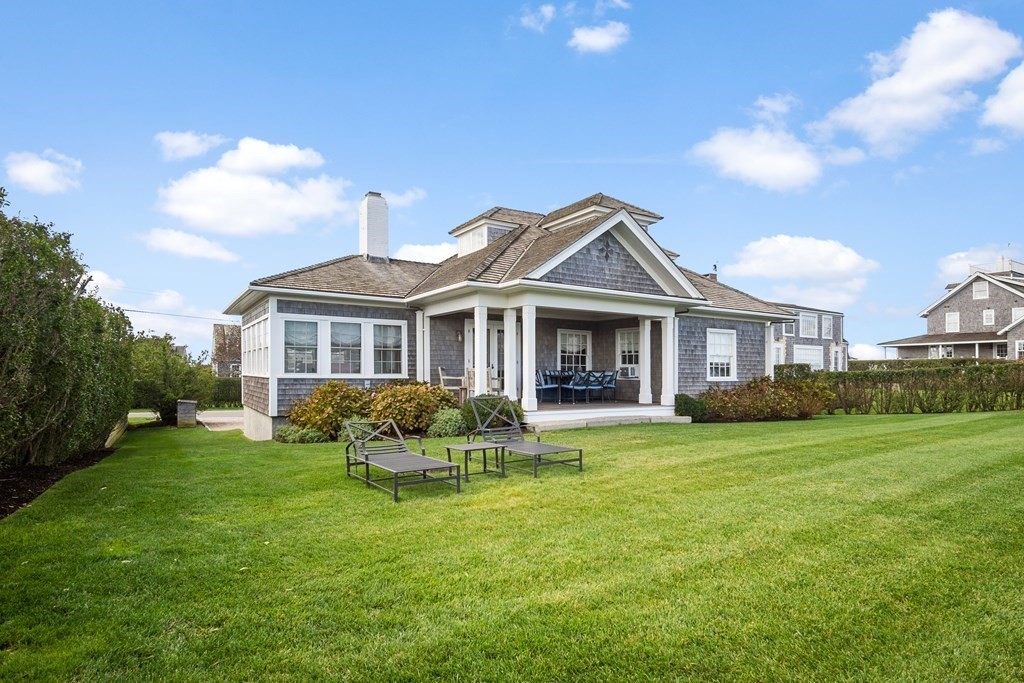 3 bed, 2 bath apartment for rent at 75 Baxter Rd, Nantucket — photo 2 of 24