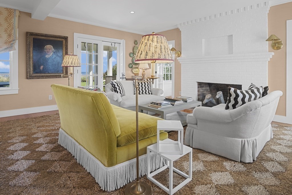 3 bed, 2 bath apartment for rent at 75 Baxter Rd, Nantucket — photo 4 of 24