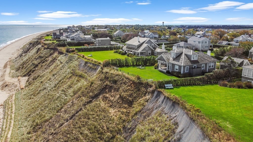 3 bed, 2 bath apartment for rent at 75 Baxter Rd, Nantucket — photo 22 of 24