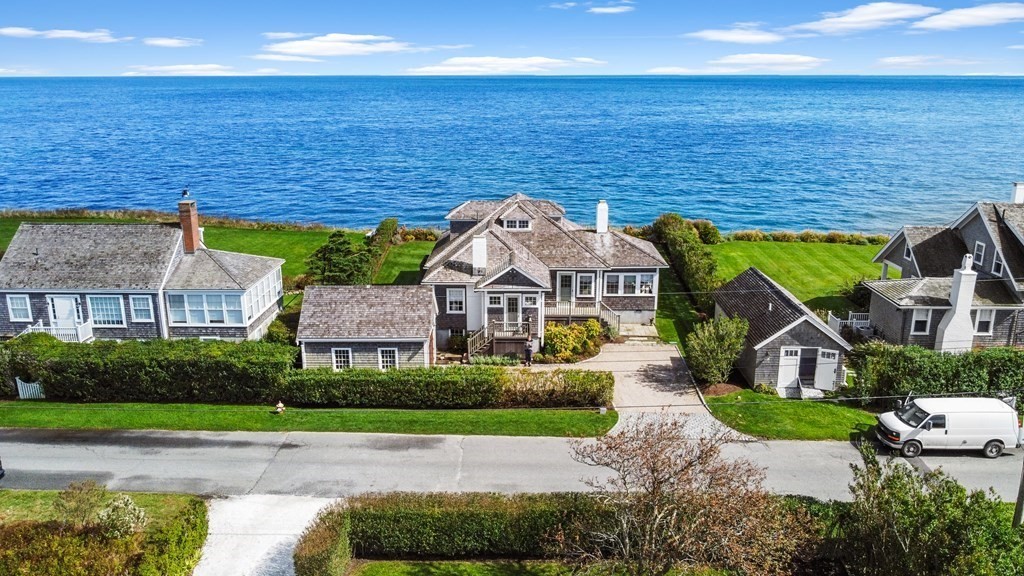 3 bed, 2 bath apartment for rent at 75 Baxter Rd, Nantucket — photo 1 of 24