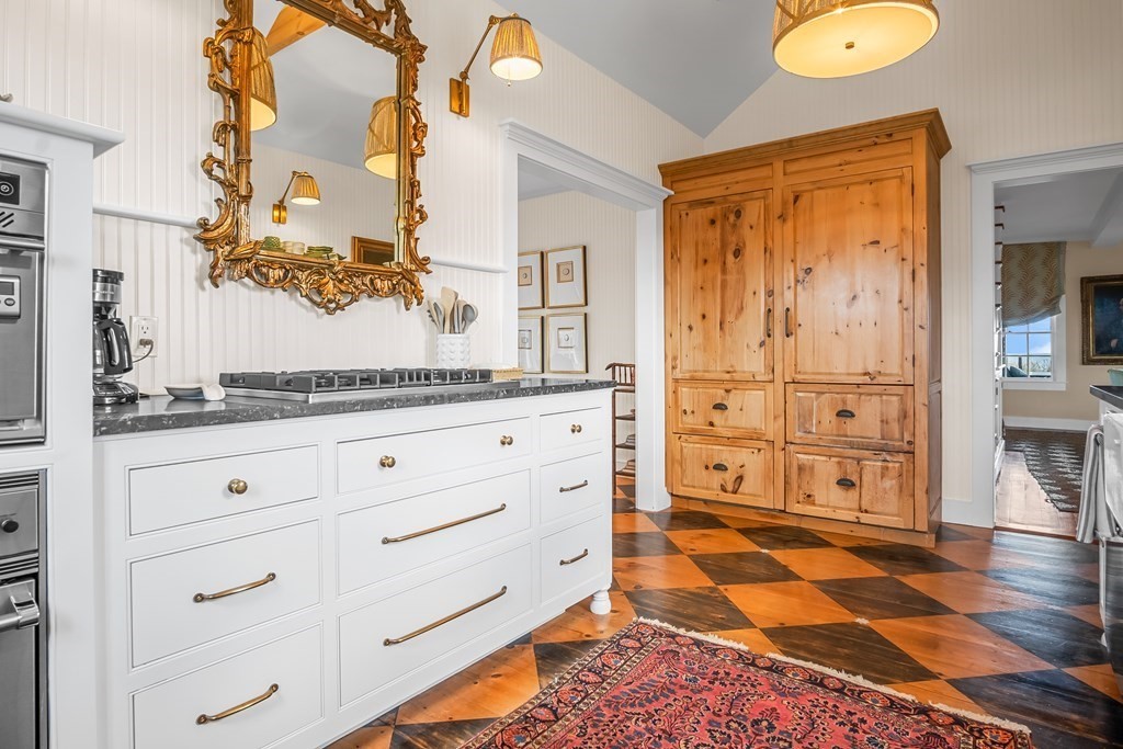 3 bed, 2 bath apartment for rent at 75 Baxter Rd, Nantucket — photo 7 of 24
