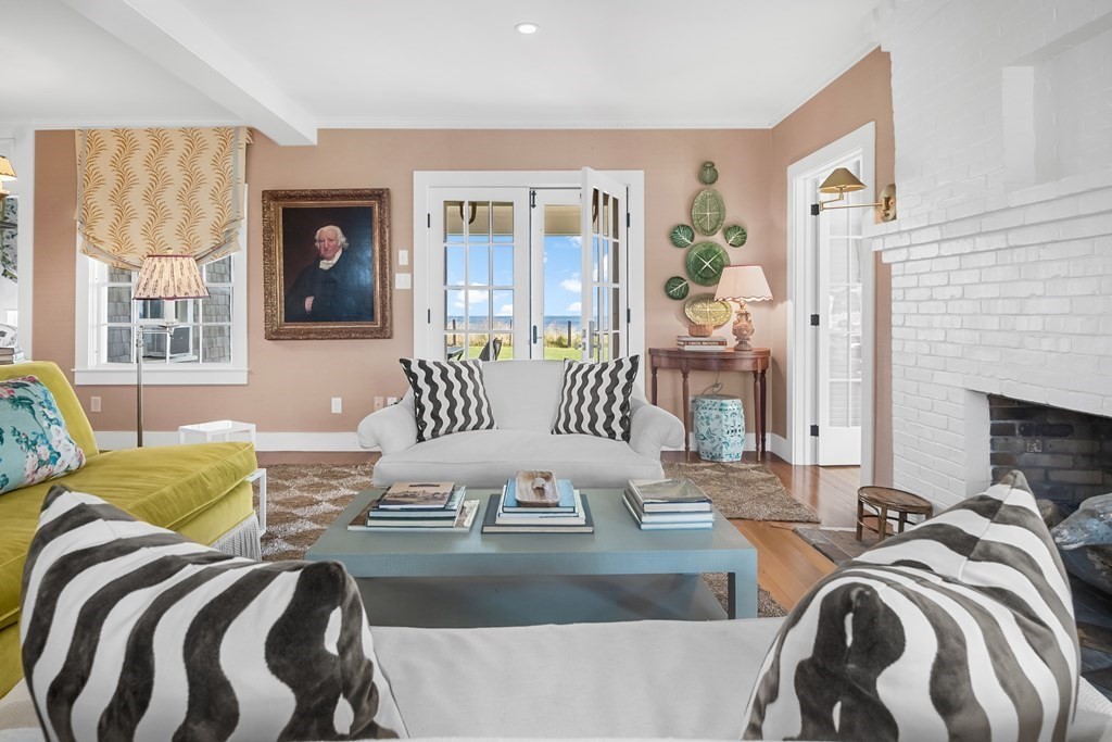 3 bed, 2 bath apartment for rent at 75 Baxter Rd, Nantucket — photo 3 of 24