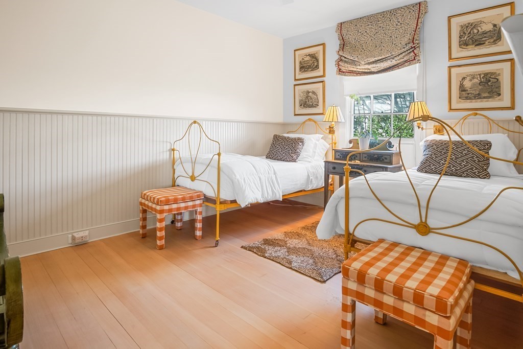 3 bed, 2 bath apartment for rent at 75 Baxter Rd, Nantucket — photo 15 of 24