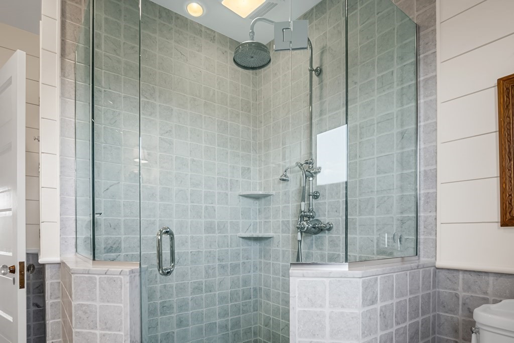 3 bed, 2 bath apartment for rent at 75 Baxter Rd, Nantucket — photo 17 of 24