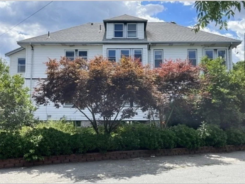 3 bed, 1 bath apartment for rent at 75 Bay State Rd Unit 2, North Quincy — photo 3 of 13