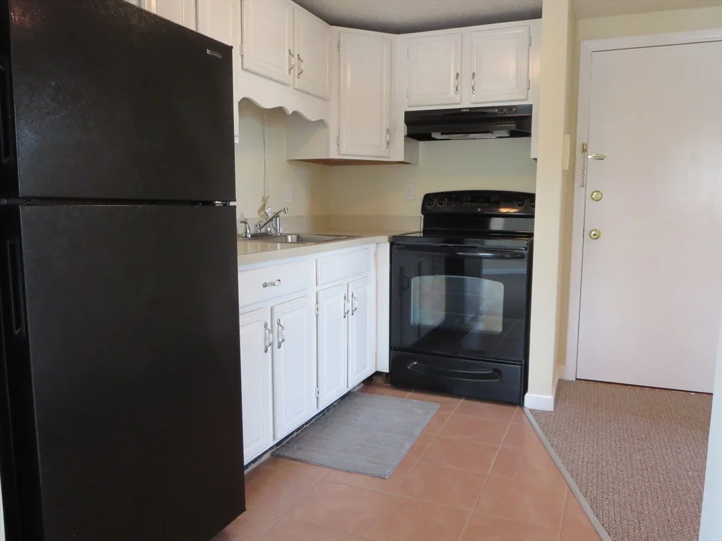 1 bed, 1 bath apartment for rent at 75 Cabot Unit 13, Beverly — photo 13 of 17
