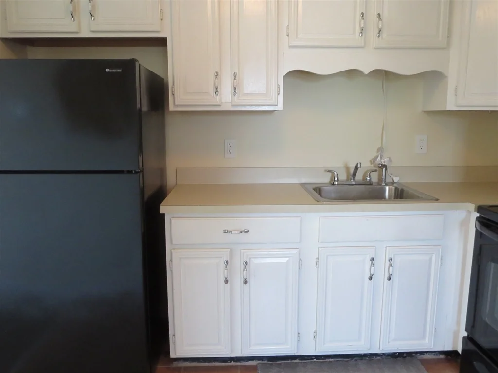 1 bed, 1 bath apartment for rent at 75 Cabot Unit 13, Beverly — photo 14 of 17