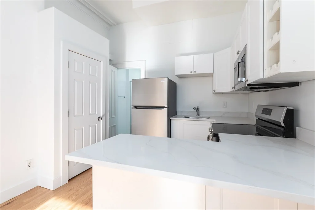 Studio bed, 1 bath apartment for rent at 75 Chandler St Unit 3, South End — photo 4 of 9