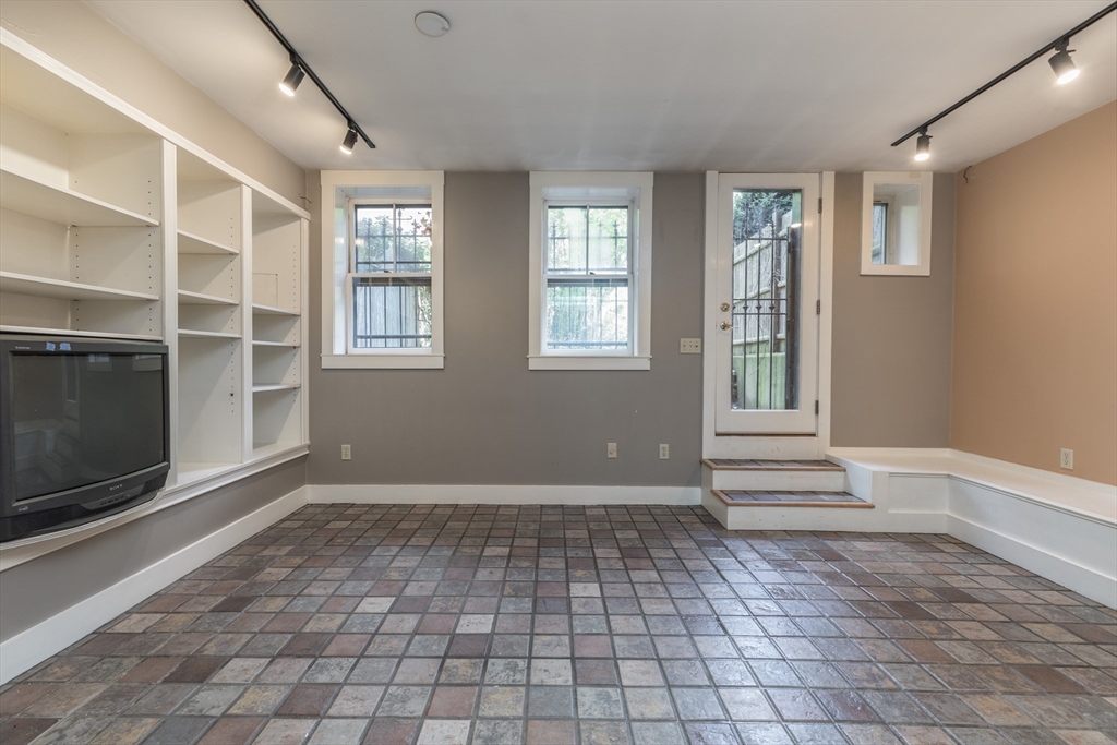 1 bed, 1 bath apartment for rent at 75 Chandler St Unit B, South End