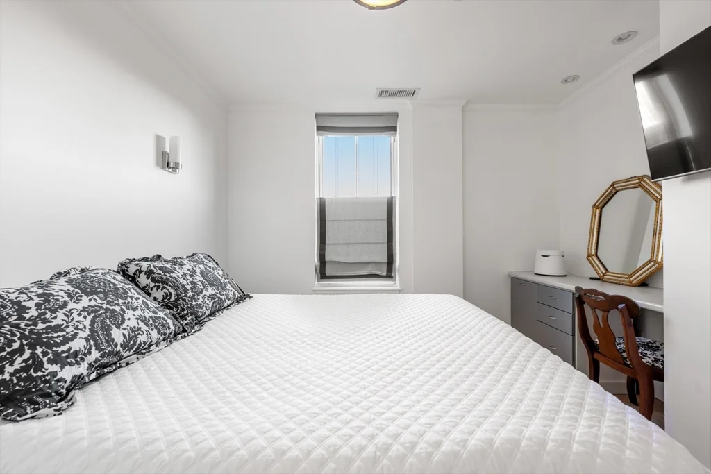 1 bed, 1 bath apartment for rent at 75 Clarendon Unit 604, Back Bay — photo 13 of 17