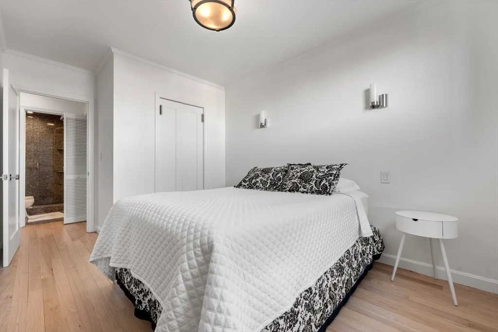 1 bed, 1 bath apartment for rent at 75 Clarendon Unit 604, Back Bay — photo 14 of 17