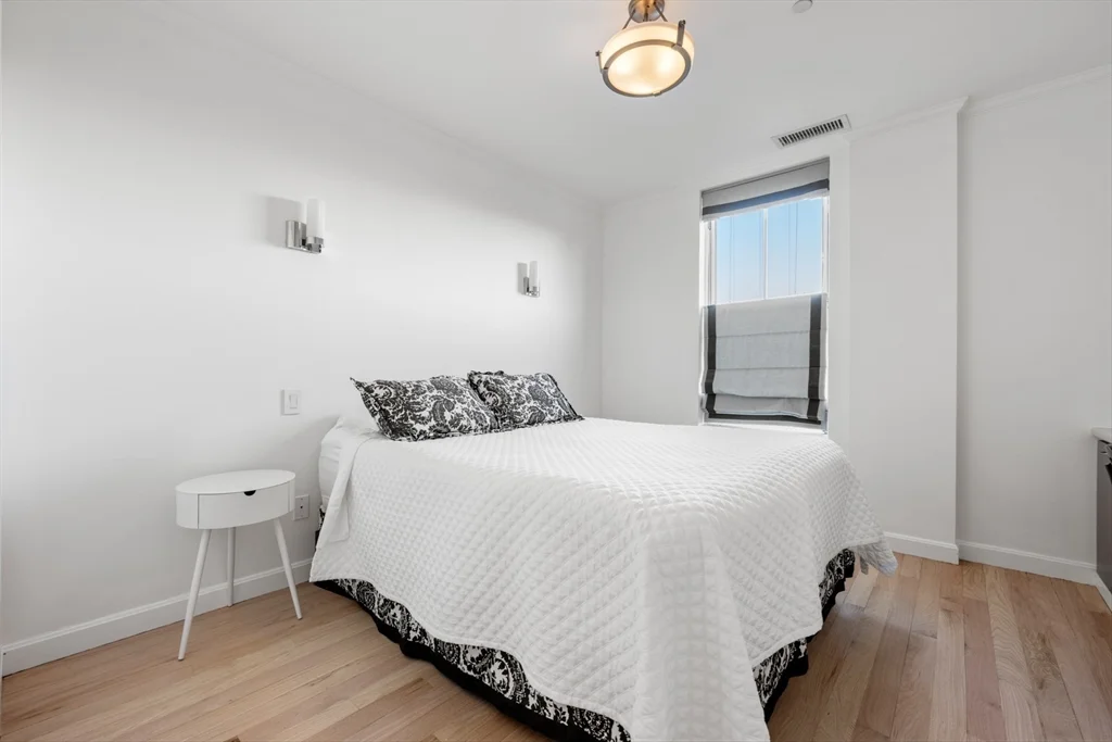 1 bed, 1 bath apartment for rent at 75 Clarendon Unit 604, Back Bay — photo 12 of 17
