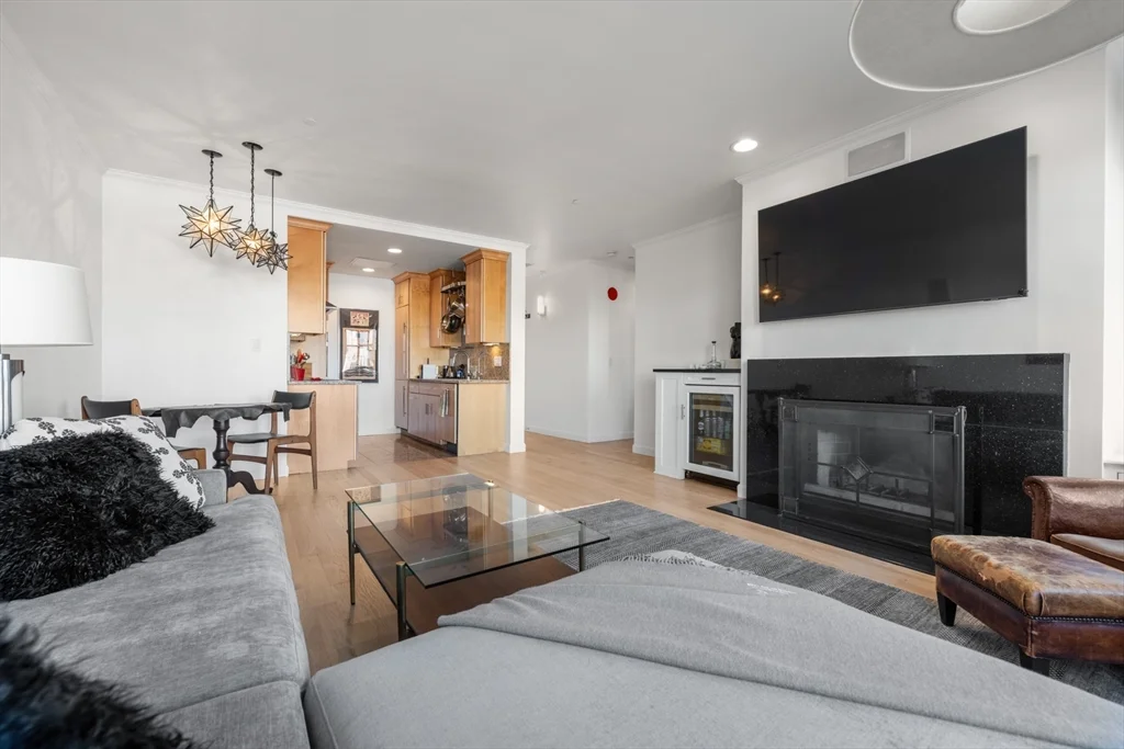 1 bed, 1 bath apartment for rent at 75 Clarendon Unit 604, Back Bay — photo 8 of 17