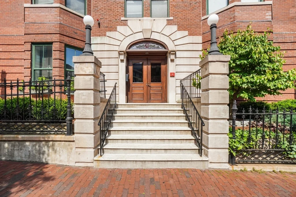 1 bed, 1 bath apartment for rent at 75 Clarendon Unit 604, Back Bay — photo 16 of 17