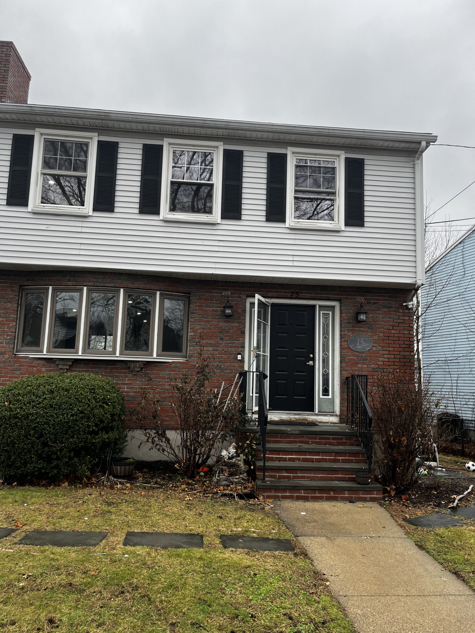 5 bed, 2.5 bath apartment for rent at 75 Como Rd, Hyde Park — photo 1 of 16