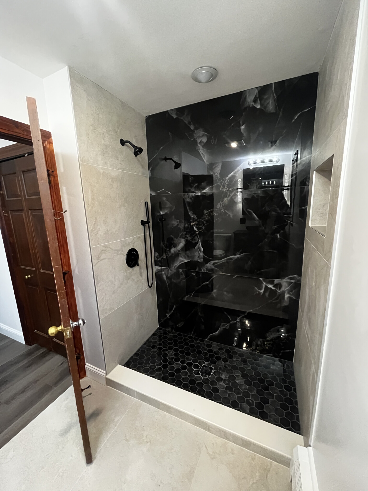 5 bed, 2.5 bath apartment for rent at 75 Como Rd, Hyde Park — photo 12 of 16