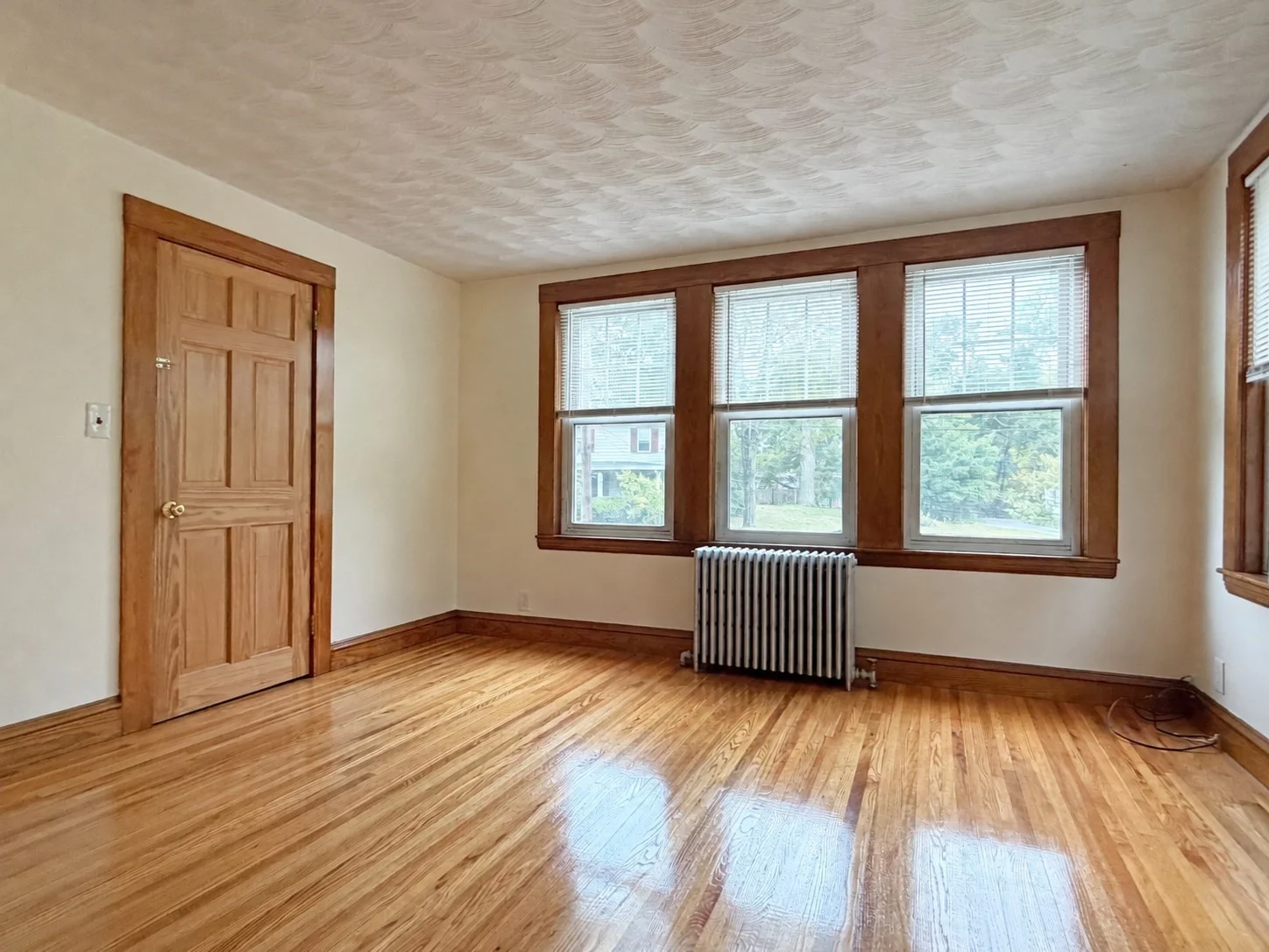 2 bed, 1 bath apartment for rent at 75 Dale St Unit 1, Waltham — photo 2 of 13