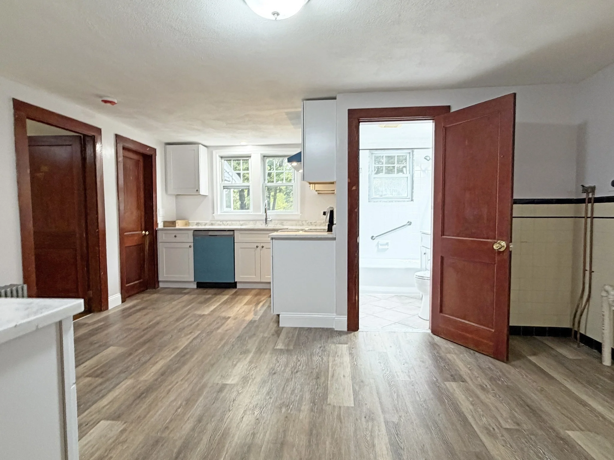 2 bed, 1 bath apartment for rent at 75 Dale St Unit 1, Waltham — photo 8 of 13