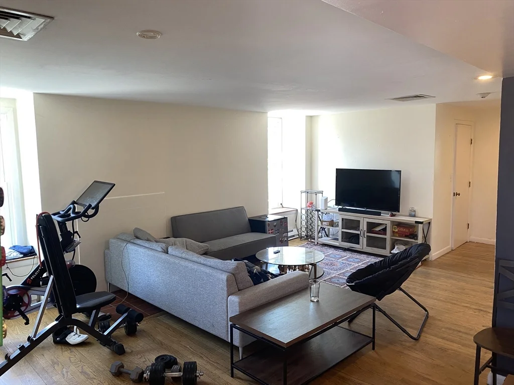 3 bed, 1 bath apartment for rent at 75 Dartmouth St Unit PH, South End — photo 2 of 9