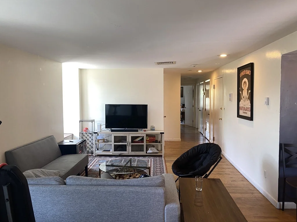 3 bed, 1 bath apartment for rent at 75 Dartmouth St Unit PH, South End — photo 3 of 9