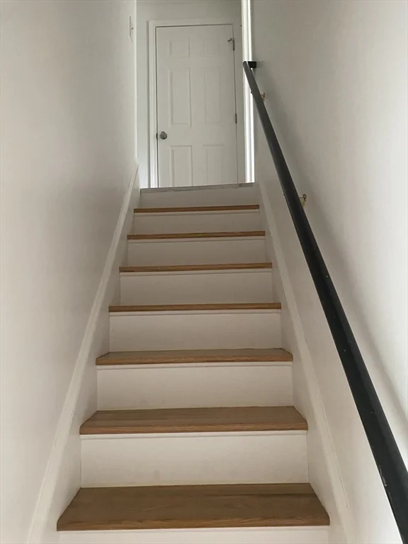 4 bed, 1 bath apartment for rent at 75 Deering Sq, Rockland — photo 8 of 12