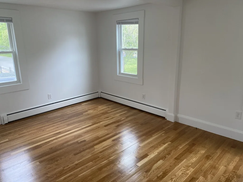 4 bed, 1 bath apartment for rent at 75 Deering Sq, Rockland — photo 6 of 12