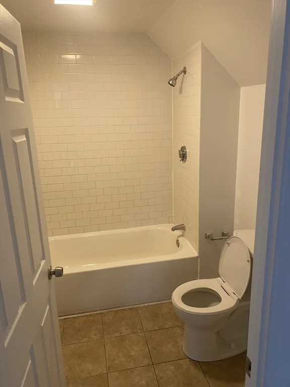 4 bed, 1 bath apartment for rent at 75 Deering Sq, Rockland — photo 9 of 12