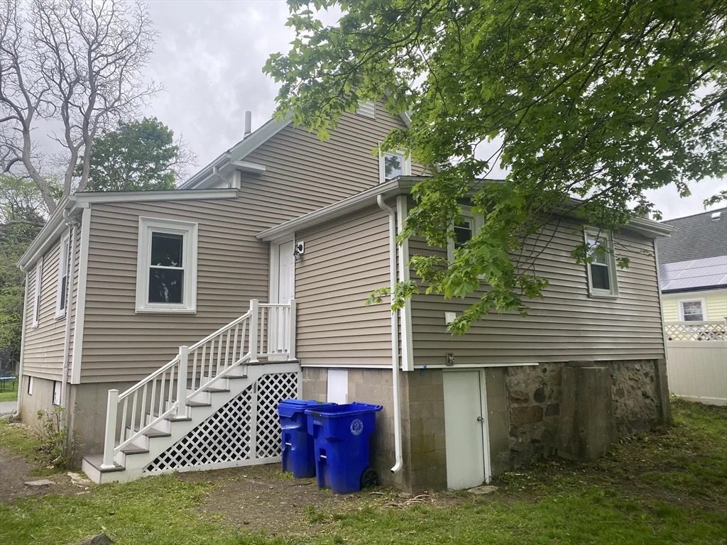 4 bed, 1 bath apartment for rent at 75 Deering Sq, Rockland — photo 3 of 12