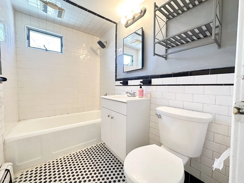 1 bed, 1 bath apartment for rent at 75 Dorchester St Unit 1L, Squantum — photo 11 of 14