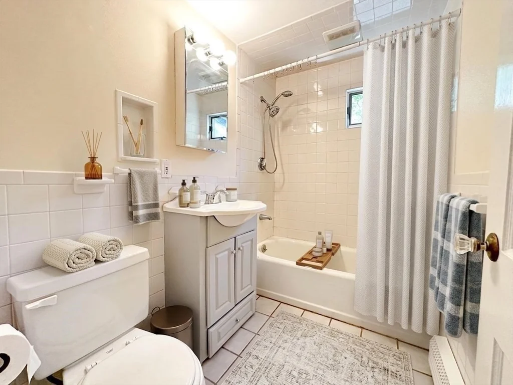 1 bed, 1 bath apartment for rent at 75 Dorchester St Unit 1R, Quincy — photo 8 of 17