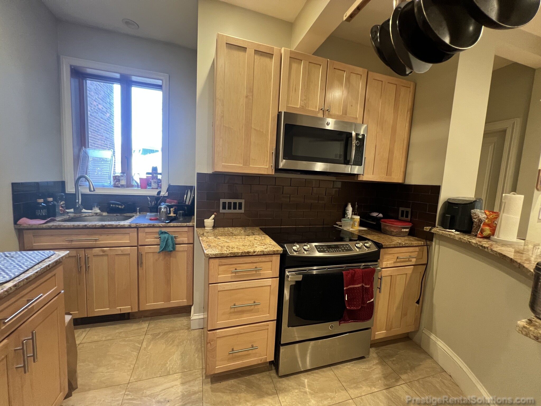 3 bed, 1 bath apartment for rent at 75 Easton St Unit 1, Allston — photo 3 of 16
