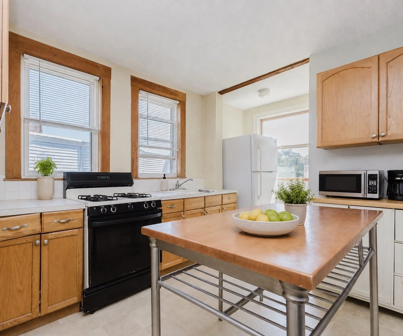 3 bed, 1 bath apartment for rent at 75 Easton Unit 3, Allston — photo 4 of 11