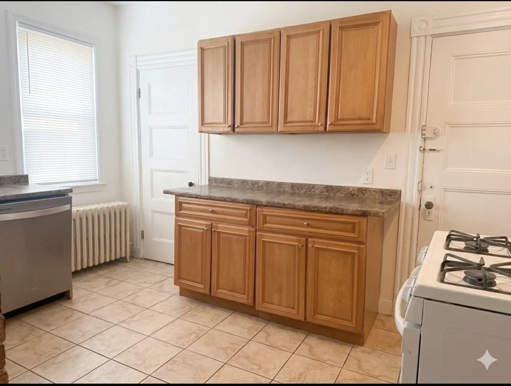 3 bed, 1 bath apartment for rent at 75 Elmira Unit -, Brighton — photo 14 of 14